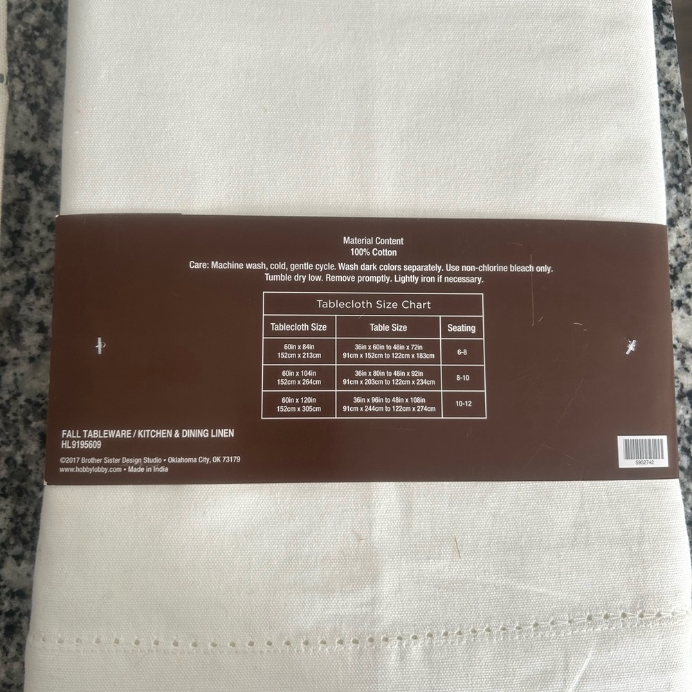 Table cloth - Picture 2 of 2